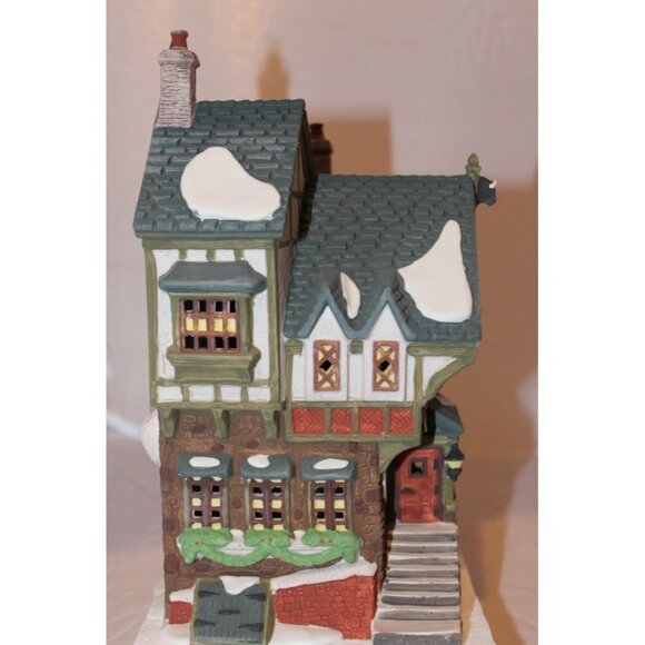 Dept 56 Dickens Village - The Pied Bull Inn - Picture 6 of 8